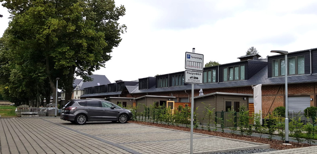 Reihenhausanlage Dresden Rückansicht / Parkplätze